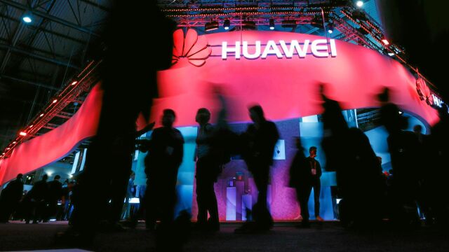 Huawei se ha convertido a su pesar en noticia de primera plana en la Prensa de todo el mundo tras la detención de su vicepresidenta. En la imagen, su stand en el Mobile World Congress de Barcelona en 2017