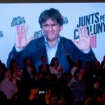Carles Puigdemont interviene por videoconferencia en un acto electoral. EFE/Quique García