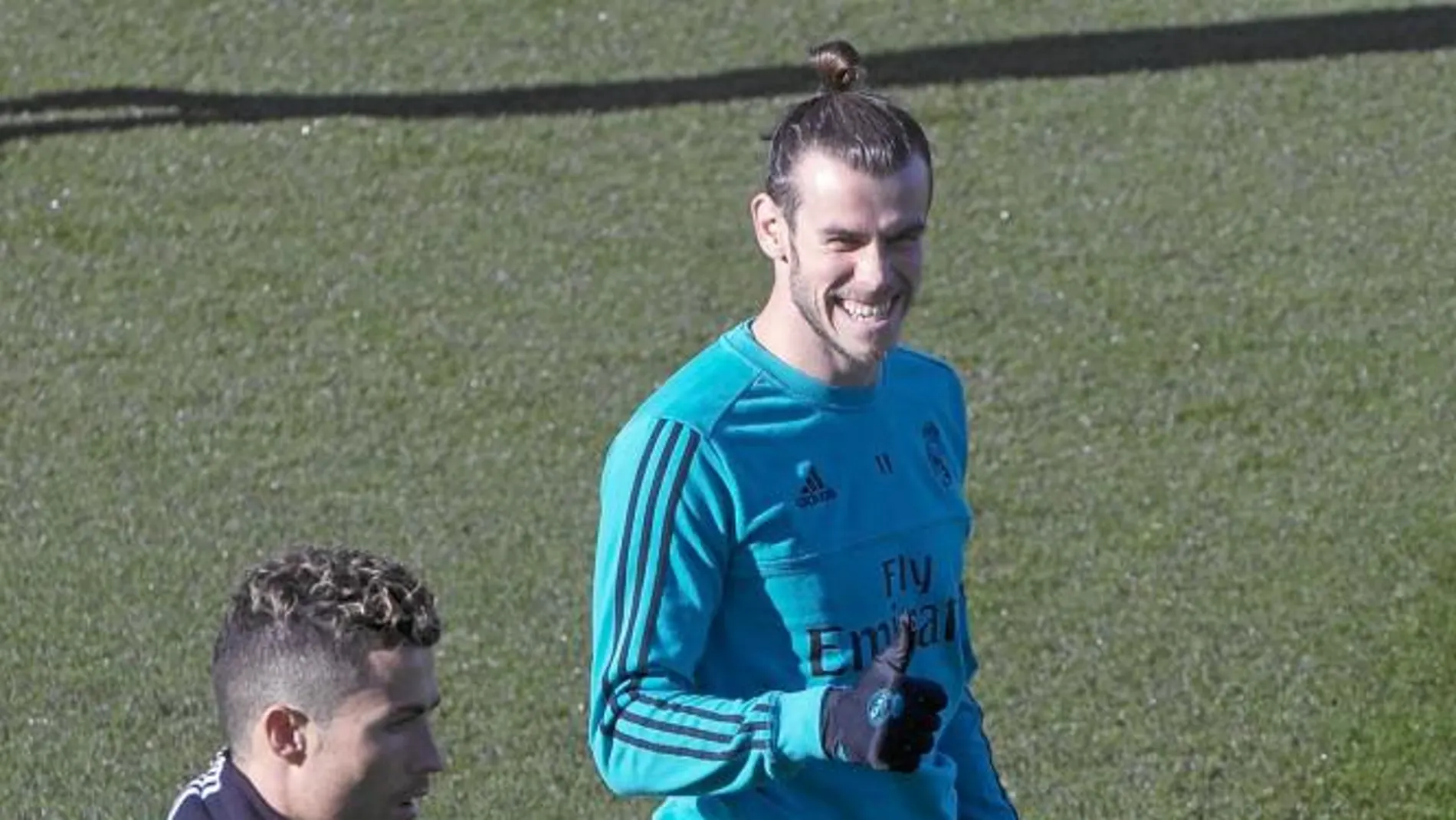 Bale y Cristiano Ronaldo, junto a Casemiro, en el entrenamiento de ayer