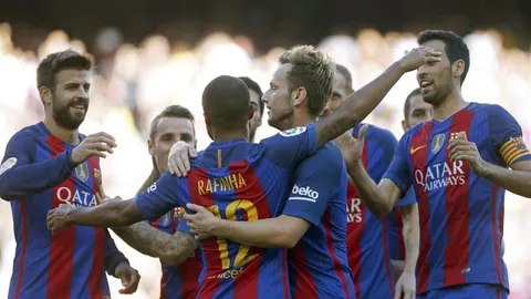 Rafinha celebra junto a sus copañeros la consecución de su gol ante el Deportivo.