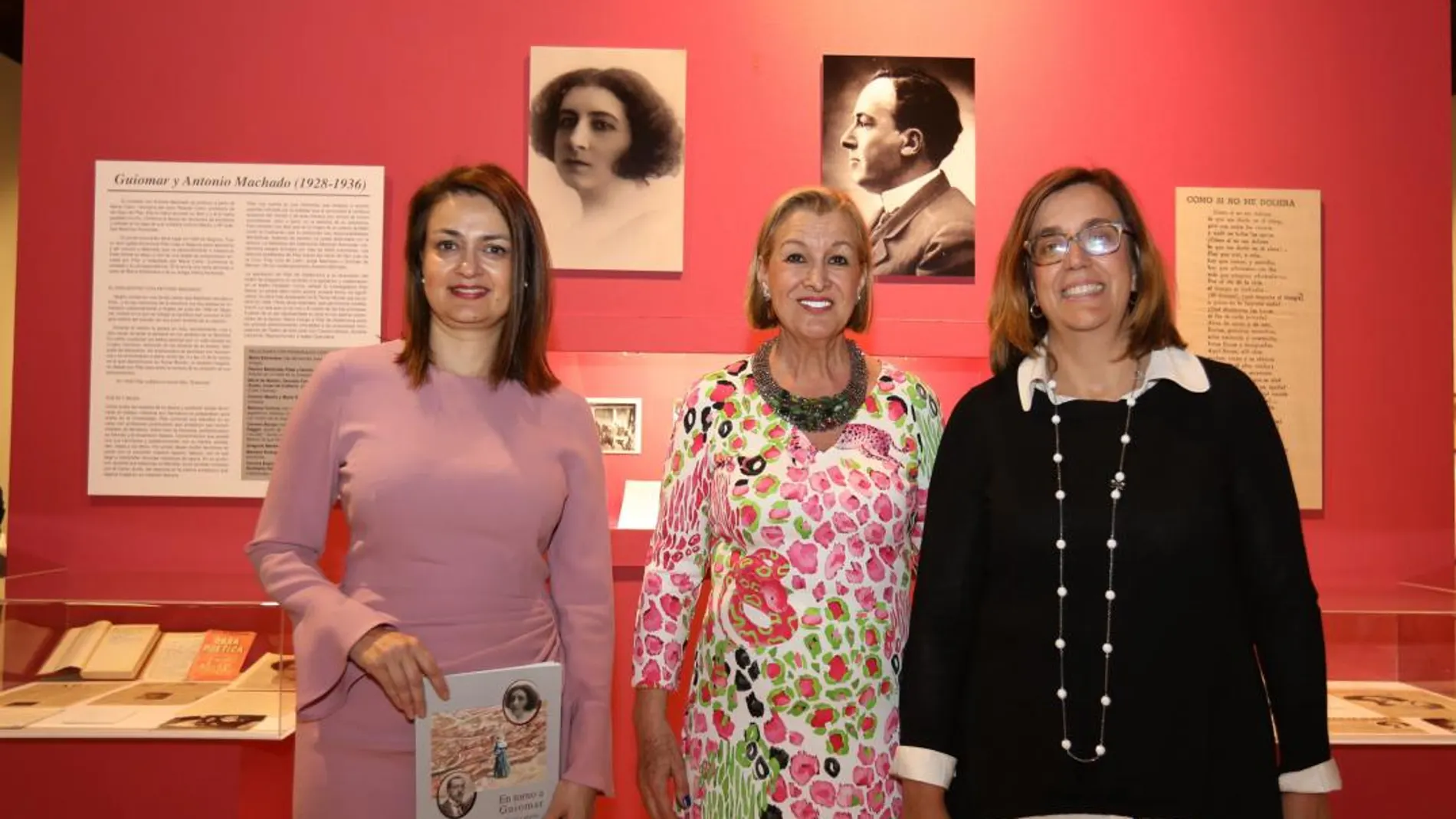 Koula Sophianou, embajadora de Chipre; Alicia Viladomat; y la presidenta de la Diputación de Palencia, Ángeles Armisen, inauguran la muestra