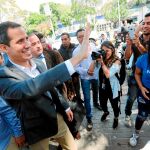 Juan Guaidó se reunió ayer con funcionarios y sindicatos en Caracas, a los que animó a participar en la protesta del sábado