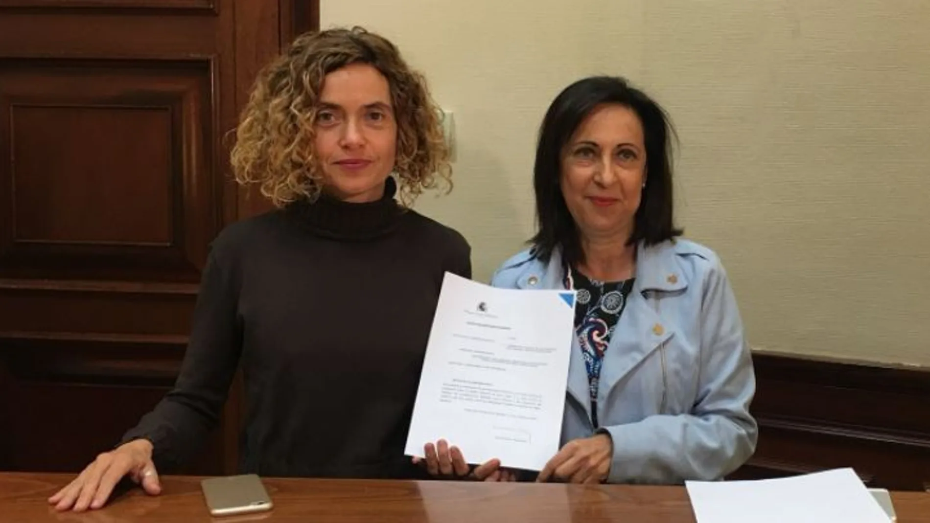 Meritxell Batet y Margarita Robles registrar la petición de comparecencia. Twitter