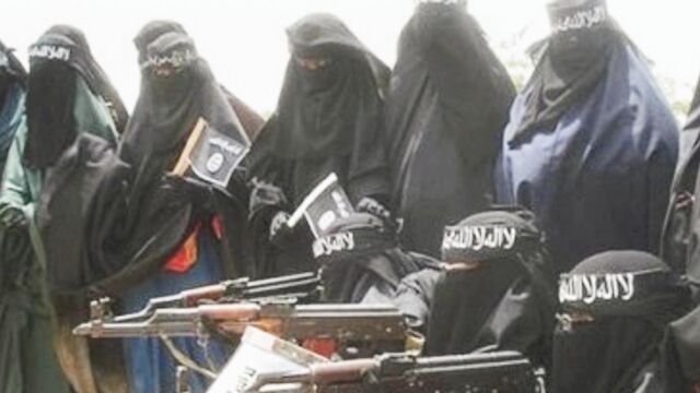 MUJERES SIN PIEDAD. La «Brigada Al Khasaan», integrada por unas 300 mujeres, entre ellas la española Hassad,  «corregía» a las «pecadoras» contra la moral