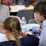 Pequeños en un taller impartido por Save the Children en Sevilla para combatir la pobreza / Foto: Manuel Olmedo
