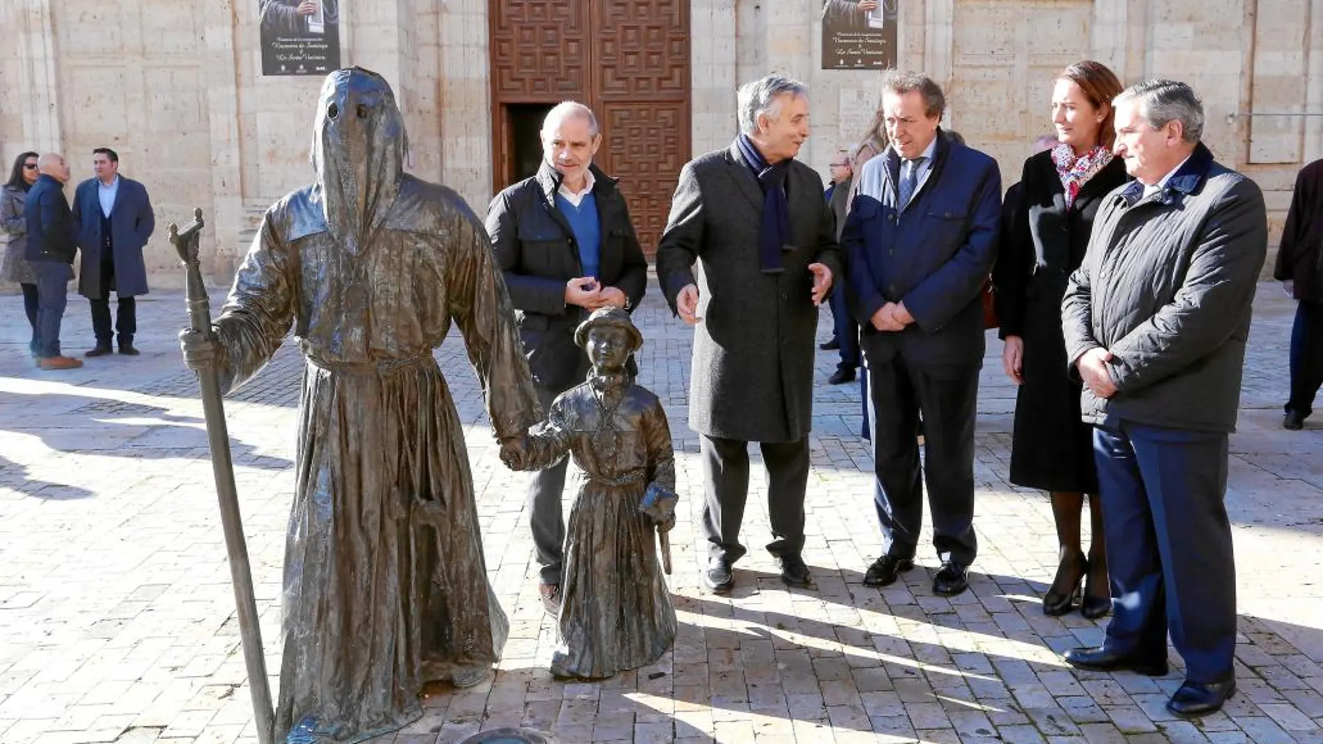 De Santiago-Juárez conversa con Artemio Domínguez junto a García-Cirac, Víctor Caramanzana y Julio de las Heras