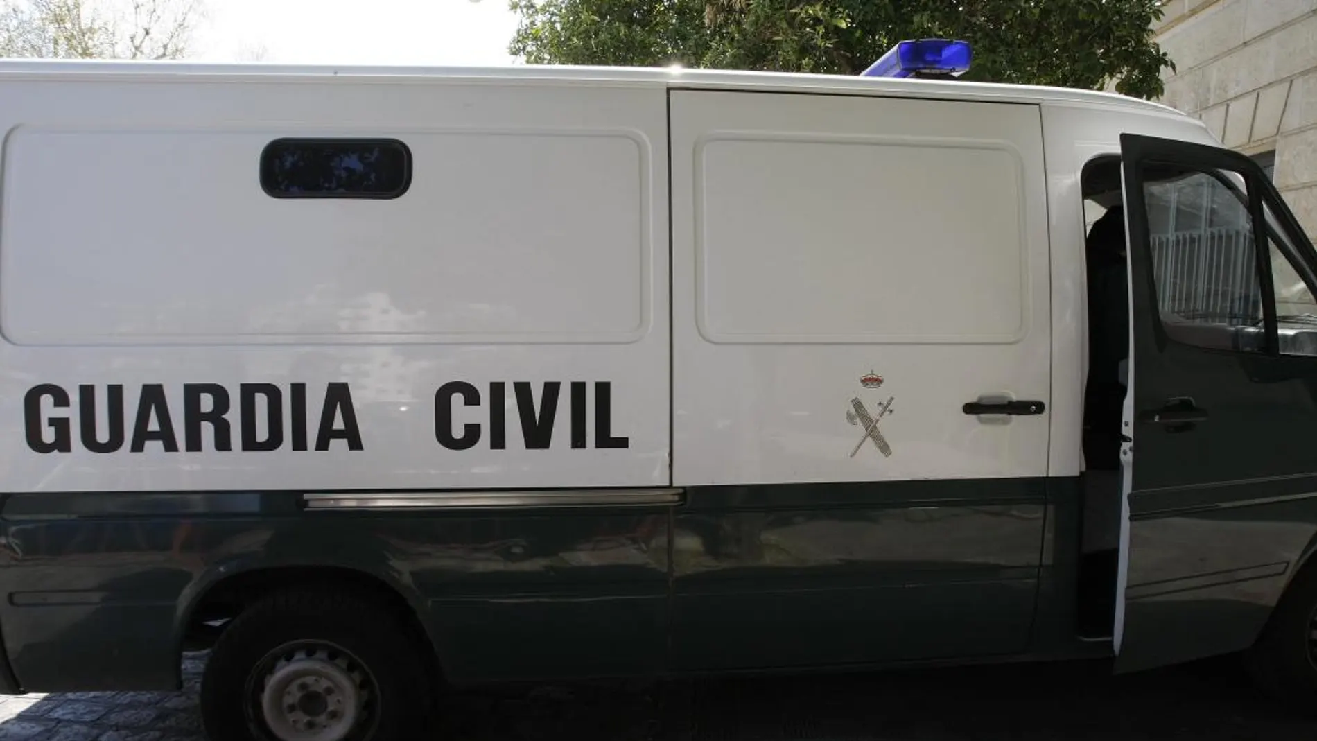 La Guardia Civil detiene a tres personas por enaltecimiento del terrorismo en el País Vasco y Navarra