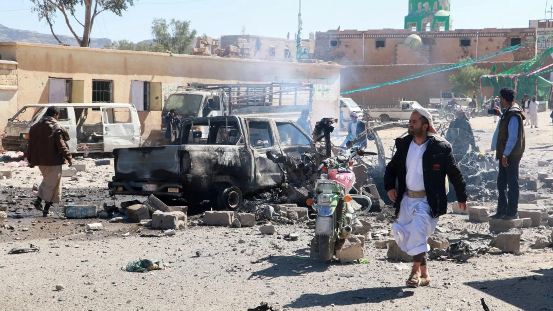 Yemeníes presentes en uno de los ataques aéreos sufridos en la ciudad de Saada