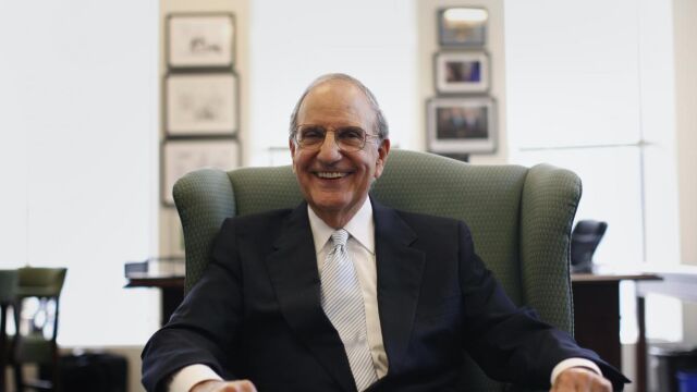 George Mitchell sentó las bases de la negociación que resolvió el conflicto de Irlanda del Norte / Reuters