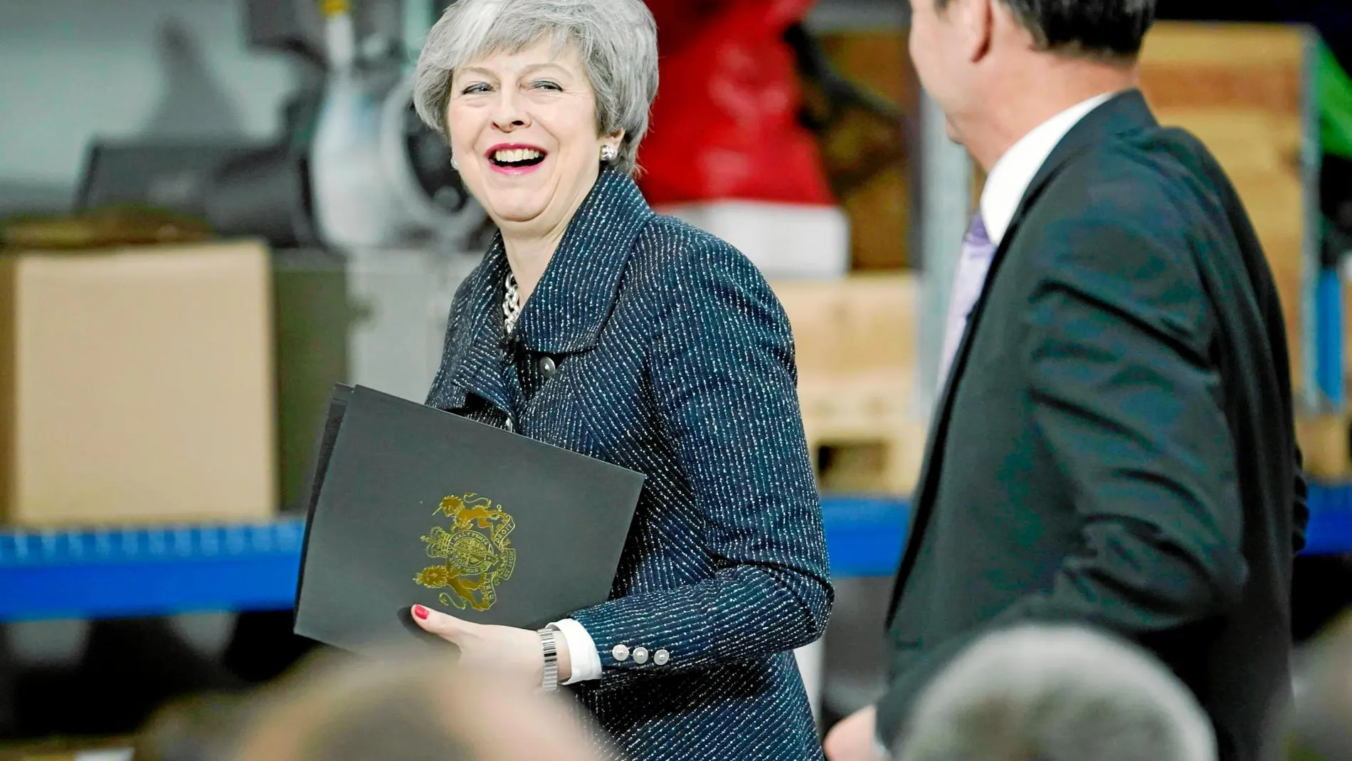 La «premier» Theresa May viajó ayer a Grimby, una localidad pro Brexit del norte de Inglaterra mayoritariamente por el Brexit / Ap