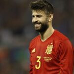 Gerard Piqué durante un partido con la selección española.