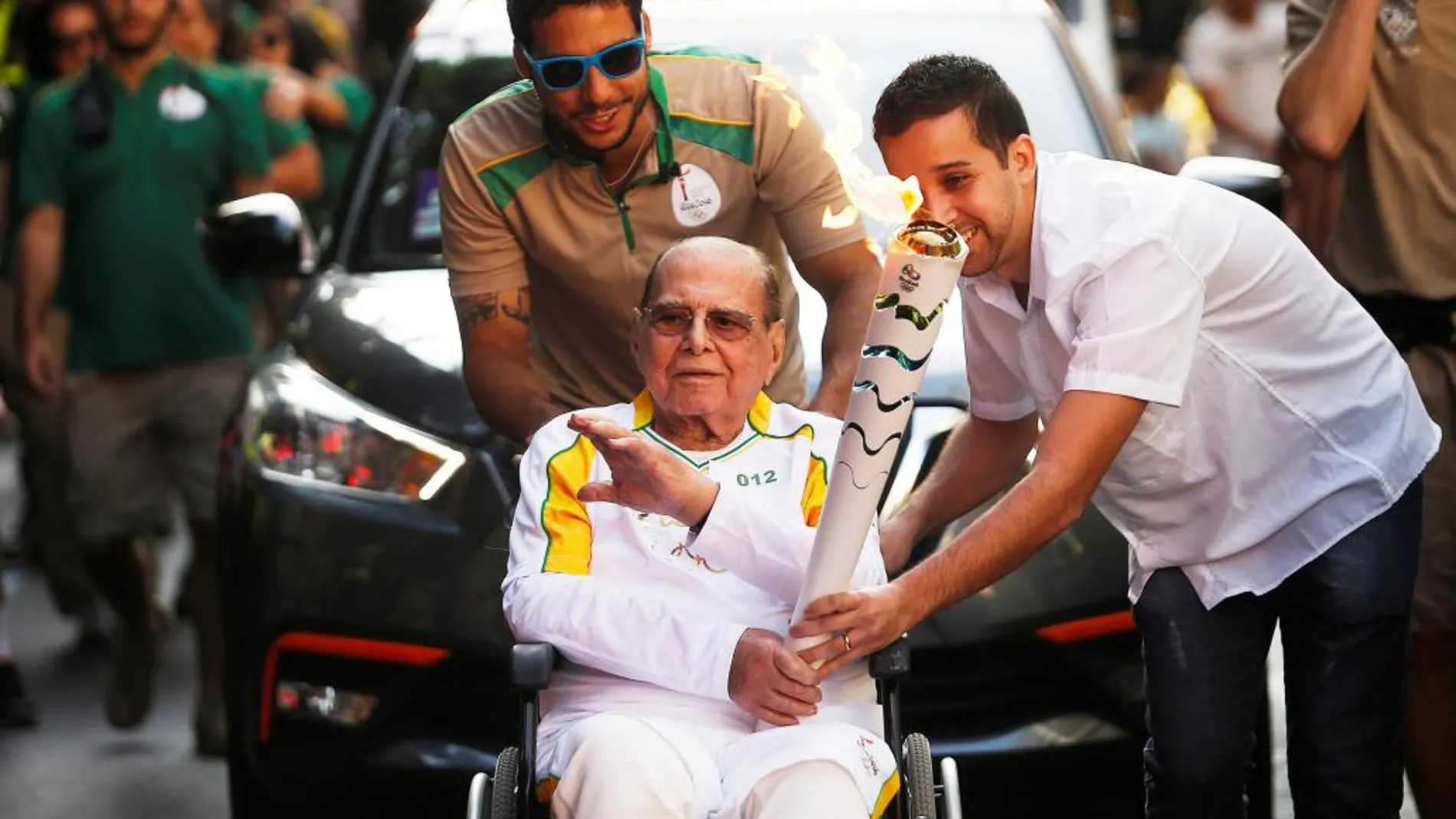 Ivo Pitanguy portando la antorcha olímpica el pasado 5 de agosto
