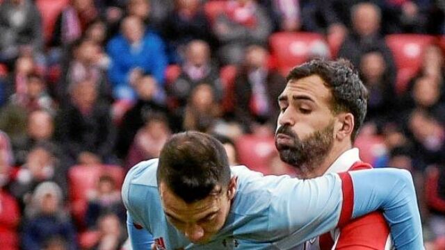 Balenziaga no tiene más remedio que sujetar a Iago Aspas
