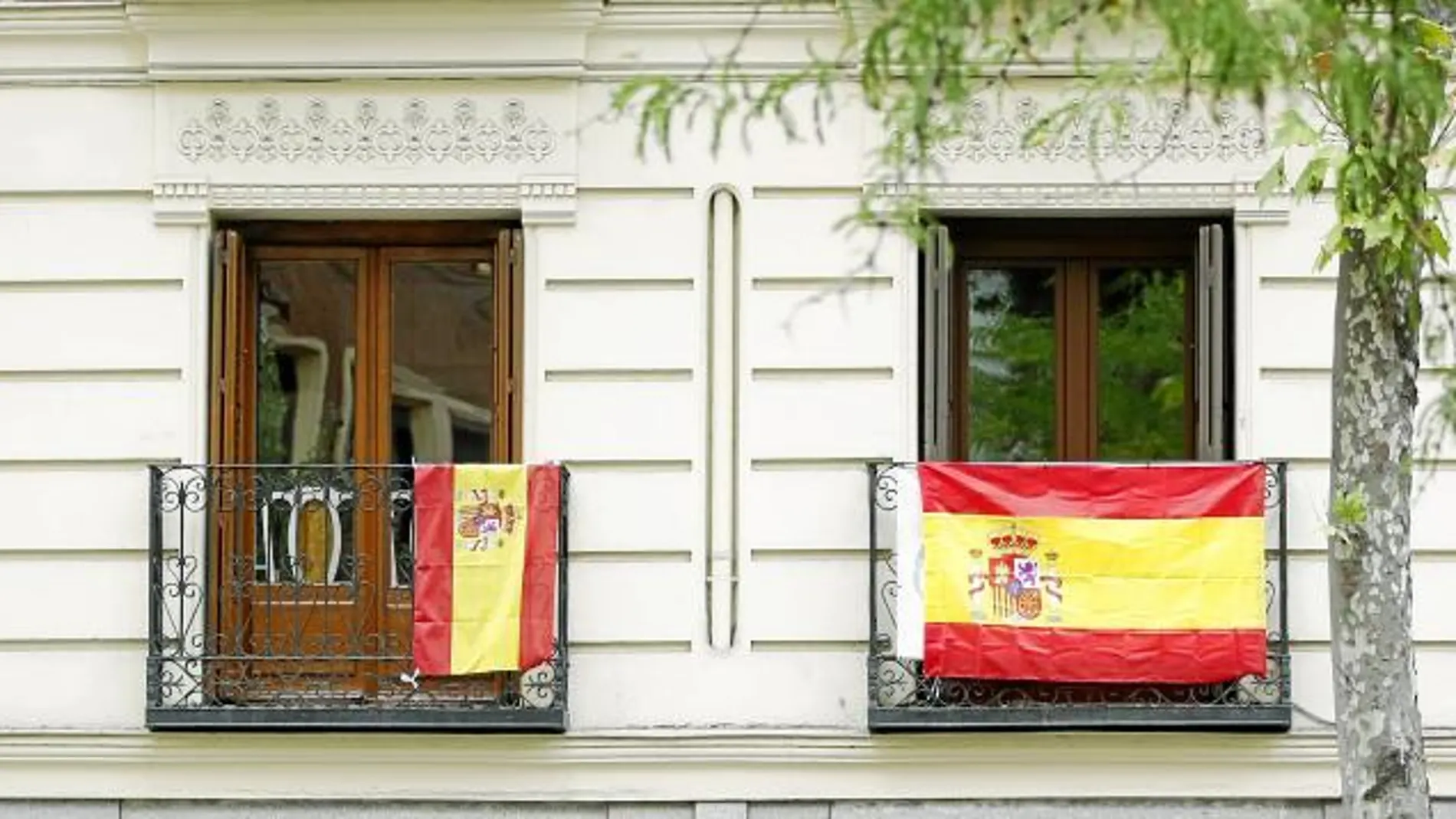 Banderas de España en balcones de Madrid