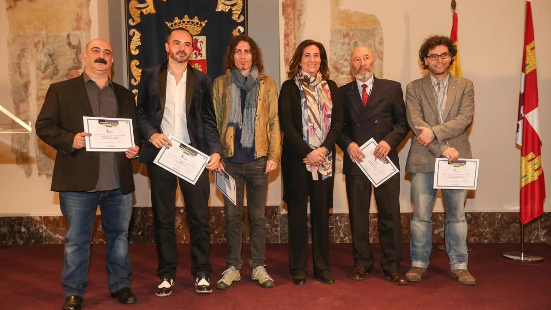 La consejera de Cultura y Turismo, María Josefa García Cirac, junto con los galardonados con los Premios Fray Luis de León