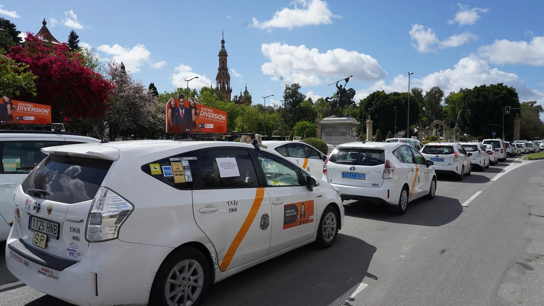 Una caravana de taxistas en Sevilla, el verano pasado