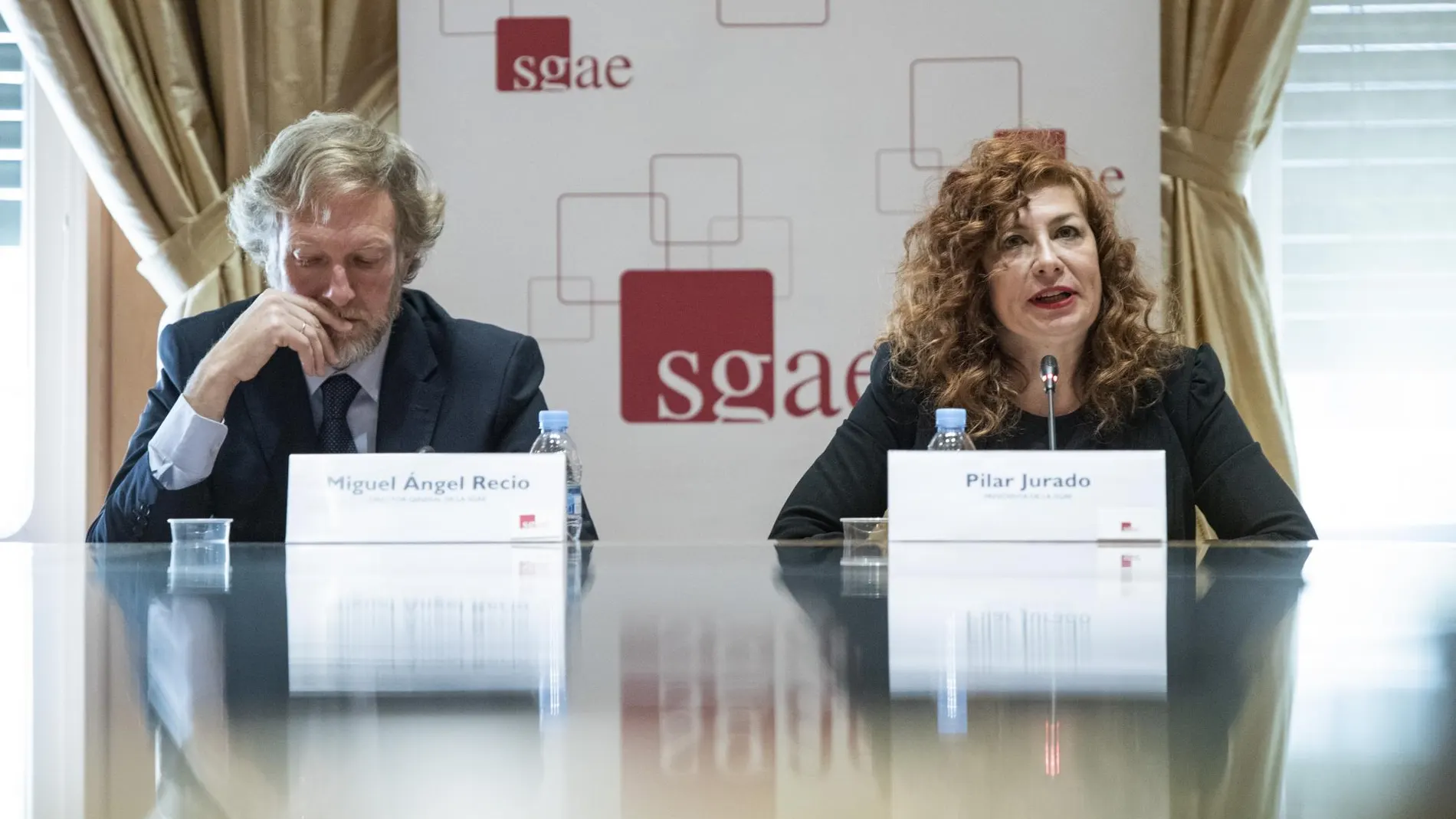 La presidenta de la SGAE, Pilar Jurado, junto a Miguel Ángel Recio, director general