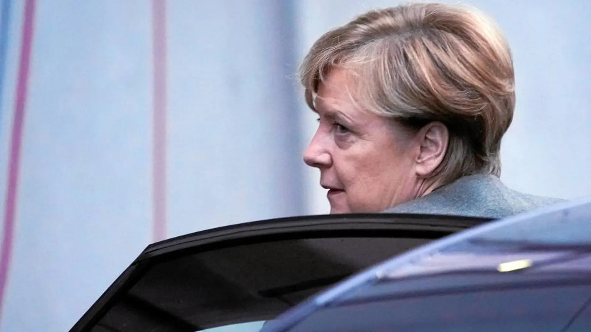 La canciller alemana Angela Merkel se reunió ayer con Verdes y Liberales para tratar de cerrar una inédita coalición de Gobierno tras las elecciones federales de septiembre