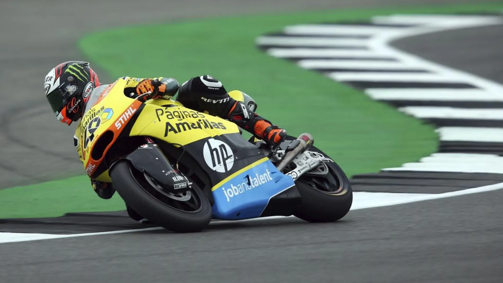 El piloto español de Moto2 Alex Rins, de Kalex, en los entrenamientos libres en el circuito de Silverstone en Northampton