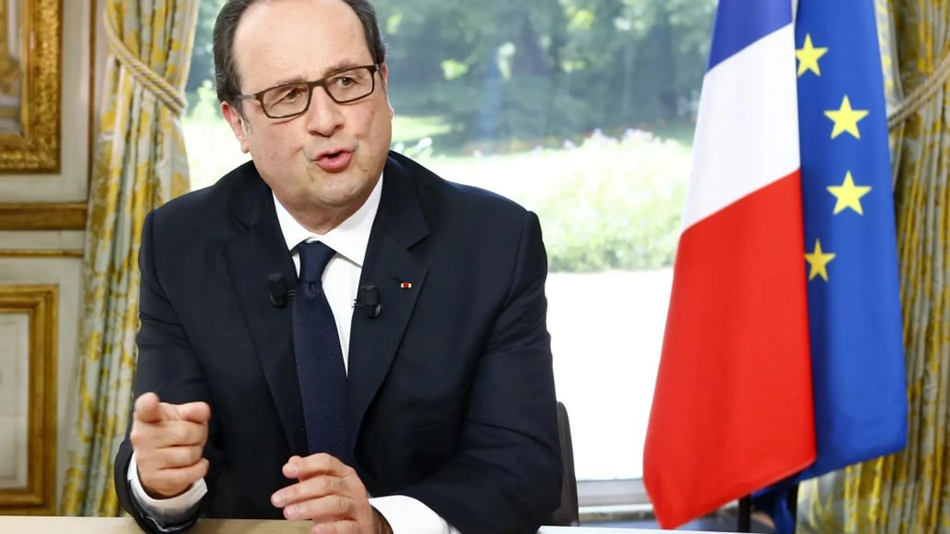 François Hollande, durante una entrevista televisada con motivo del Día de la Bastilla en el palacio del Elíseo en París.