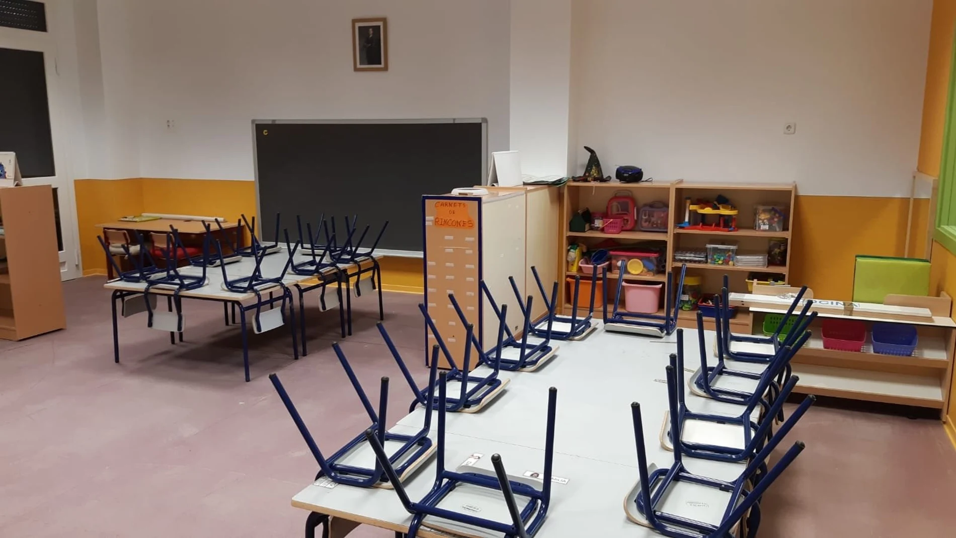 Foto del aula de un colegio