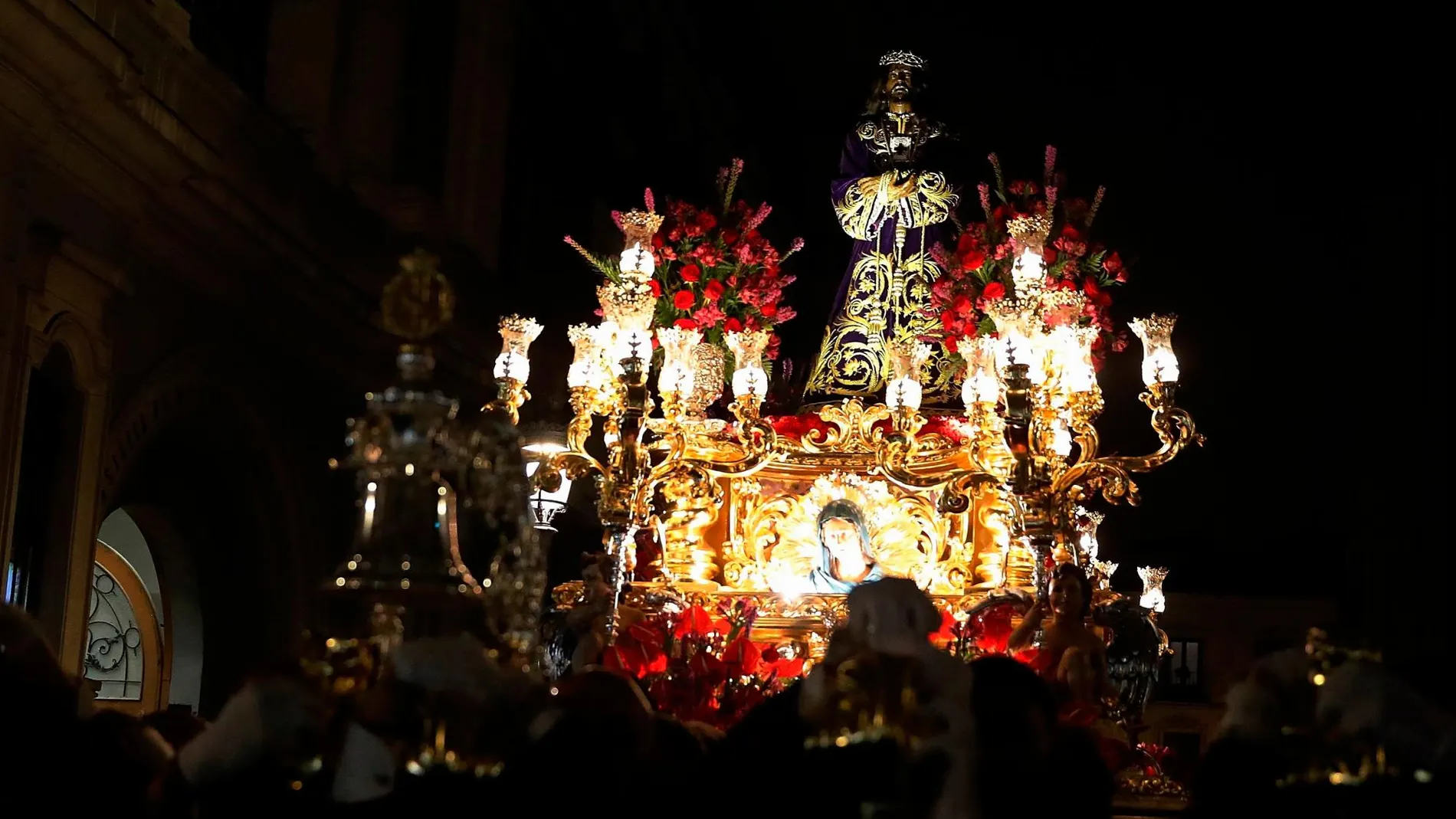 La imagen del Cristo de Medinaceli recorre las calles de Madrid