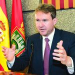 El alcalde de Burgos, Javier Lacalle, explica el nuevo acuerdo de la Mesa del Diálogo Social