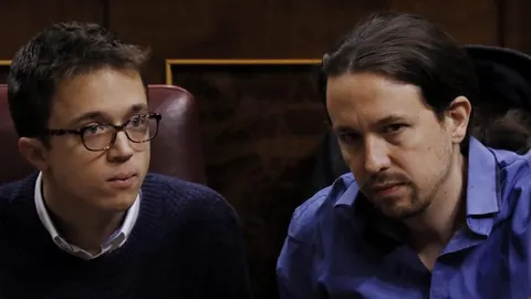Los diputados de Unidos-Podemos Pablo Iglesias (d) e Íñigo Errejón (i)