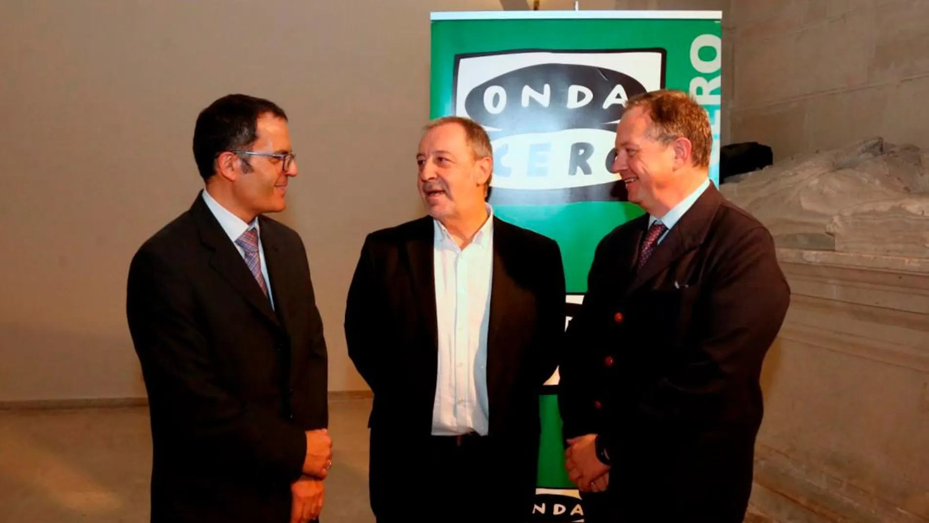 Cabrera junto a Manuel Pacheco e Ignacio Fernández Sobrino, antes de la charla en Segovia