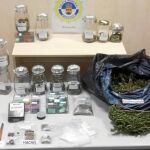 La Policía encontró en su interior un muestrario con diferentes tipos de hachís y marihuana para consumir
