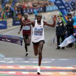 El corredor keniano Geoffrey Kamworor tras cruzar la meta