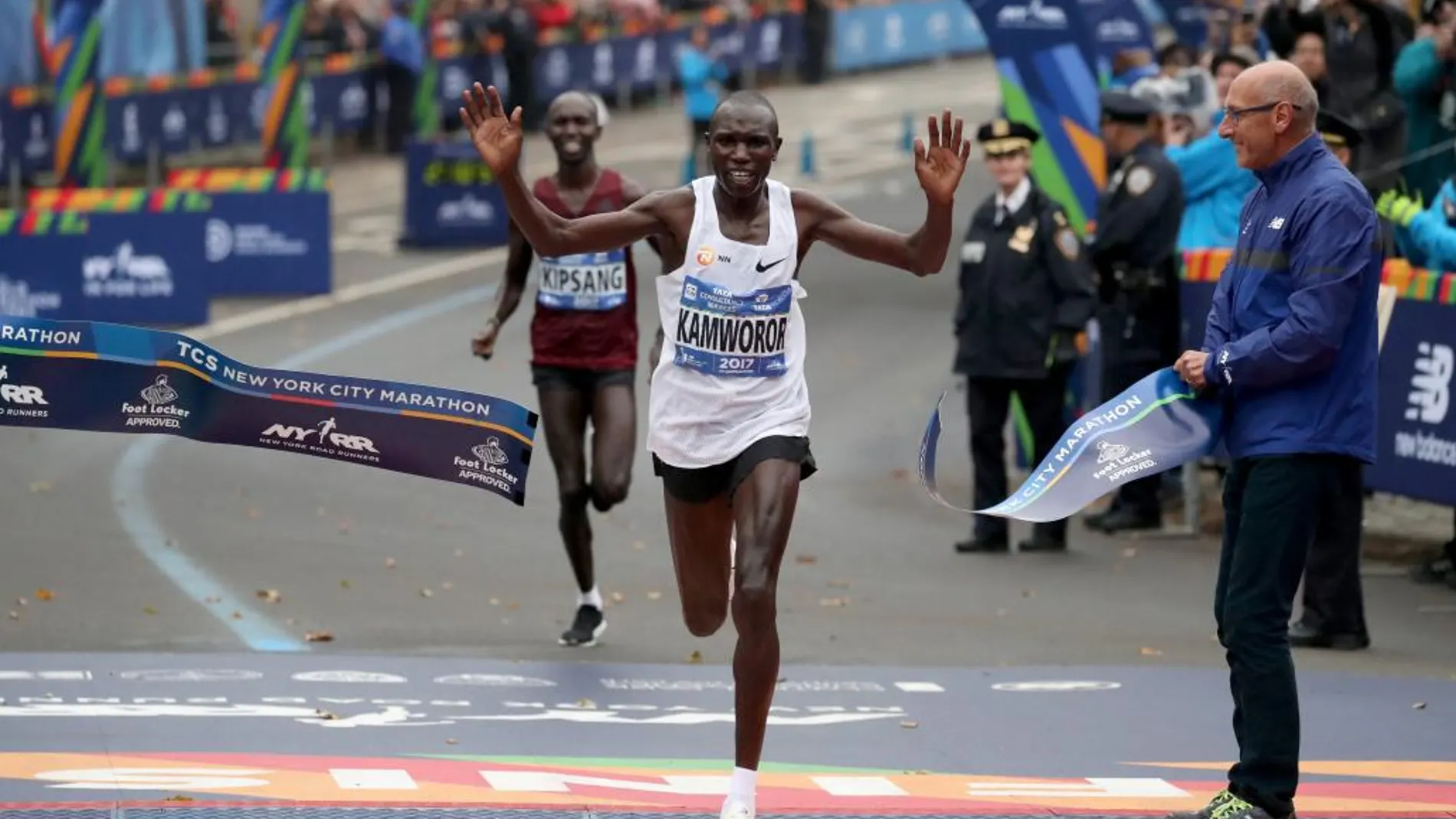 El corredor keniano Geoffrey Kamworor tras cruzar la meta