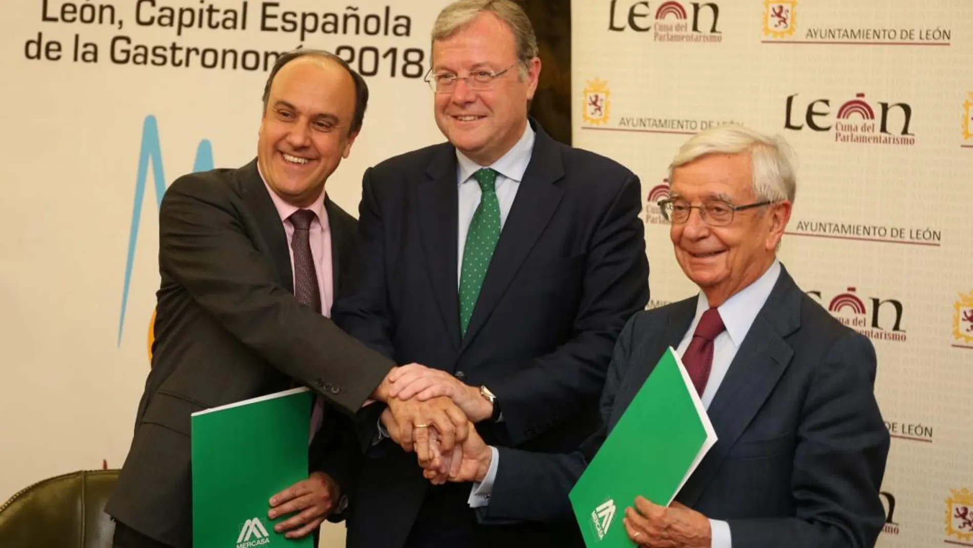 Momento de la firma del acuerdo / César/Ayto. León