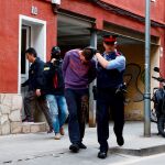 El momento de la detención de uno de los arrestados