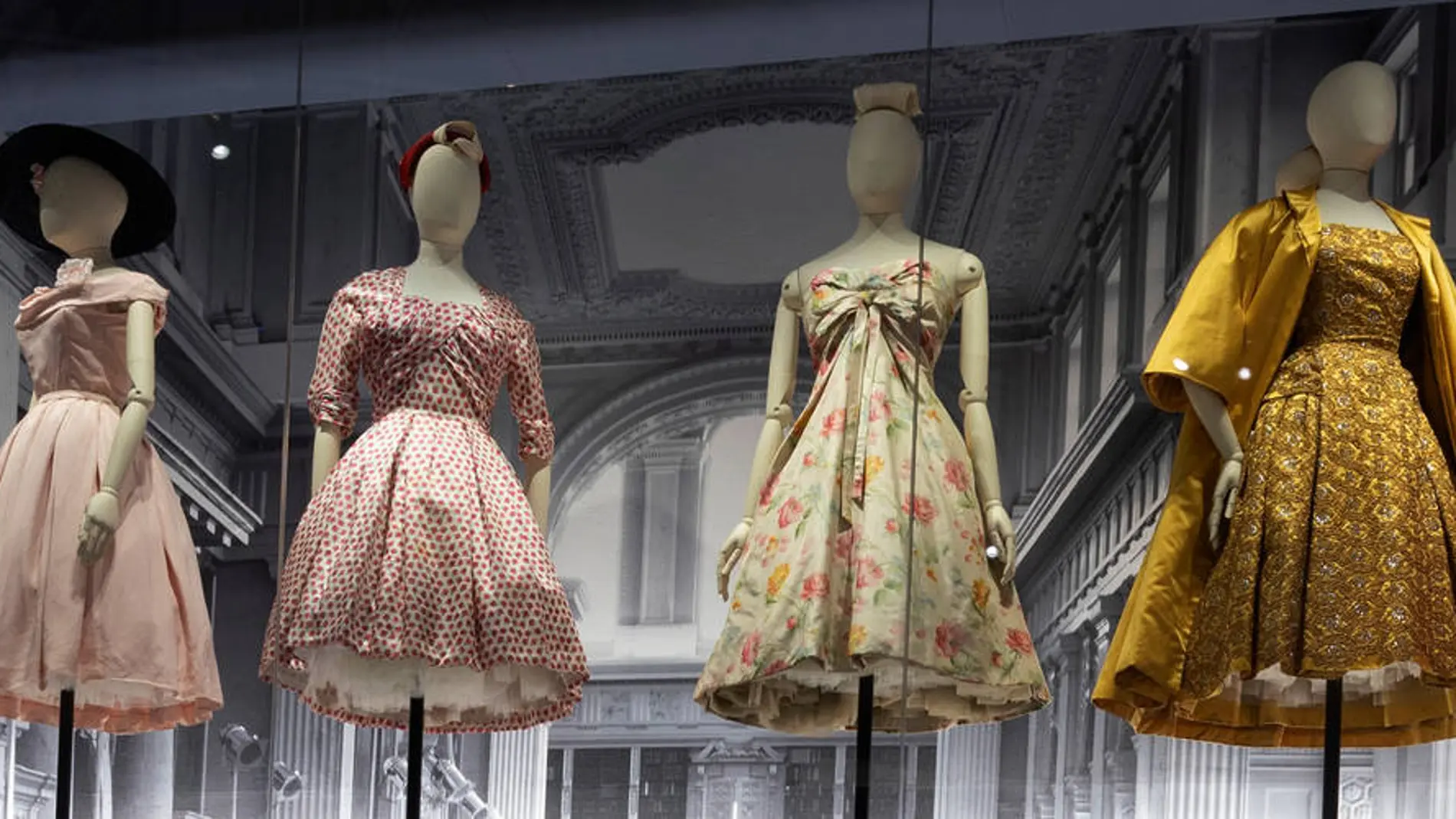 La exposición ‘Christian Dior: designers of dreams’ triunfa en Londres