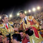 José Tomás y Miguel Ángel Perera abandonan a hombros la Plaza de Toros de Algeciras / EFE