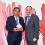 Entrega del premio a la Fundación Cajasol / Foto: La Razón