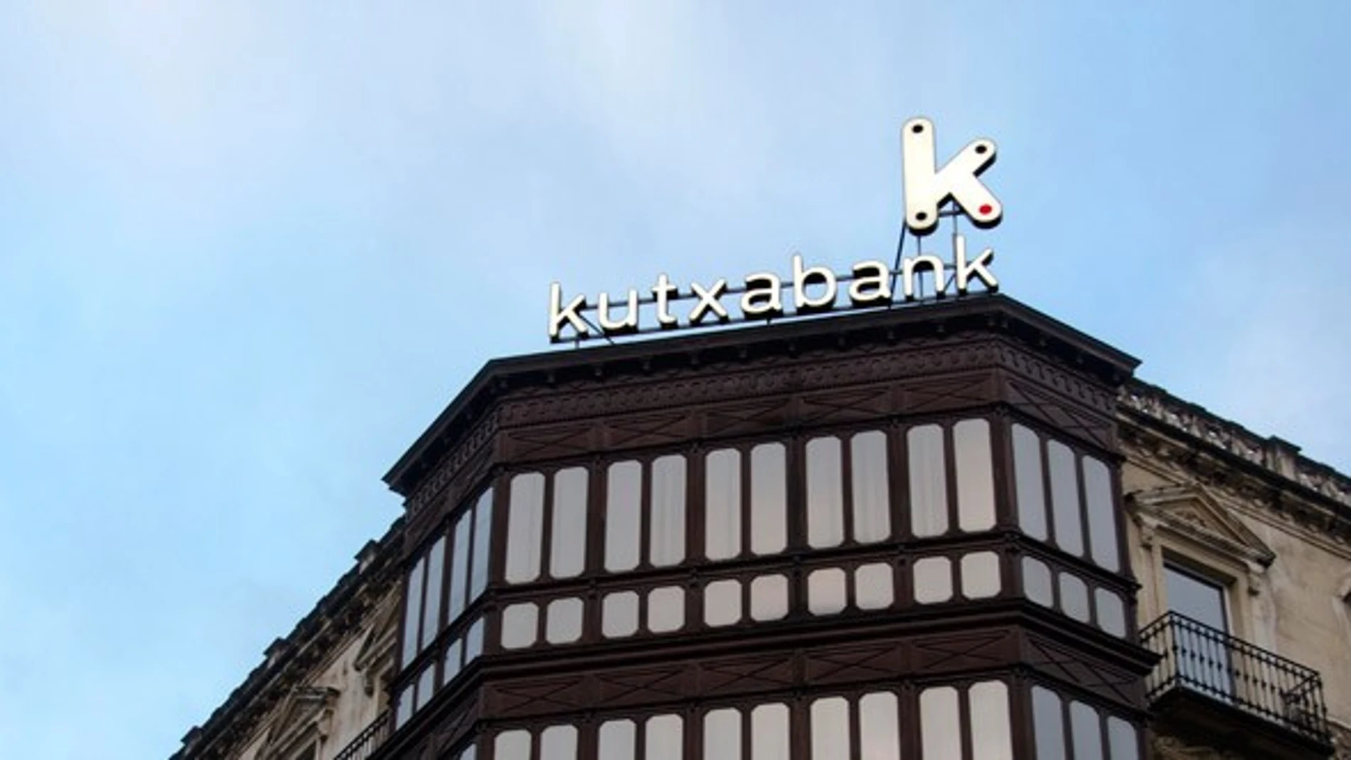 Kutxabank, el banco español más solvente y BFA Bankia, el mejor entre los grandes