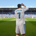 Ronaldo se echa agua antes del partido en Mendizorroza