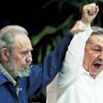 Fidel Castro, junto a su hermano Raúl, durante el VI Congreso del Partido Comunista en 2011