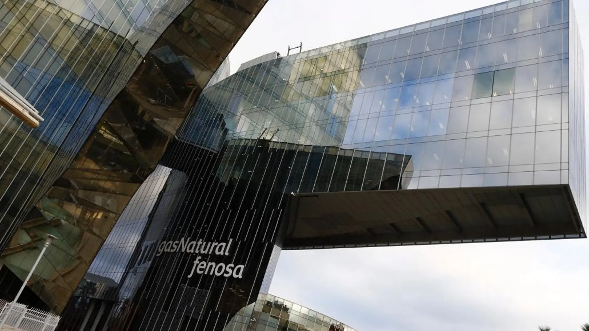 Fachada de la sede corporativa de Gas Natural Fenosa en Barcelona, una de las primeras empresas que trasladaron su sede fuera de Cataluña tras el 1-O.