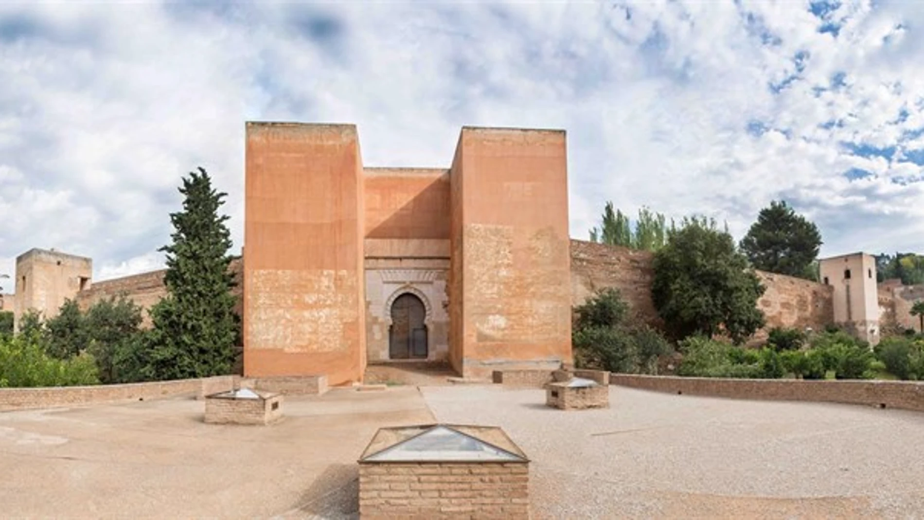 La Alhambra abre al público de manera excepcional la enigmática Puerta de los Siete Suelos