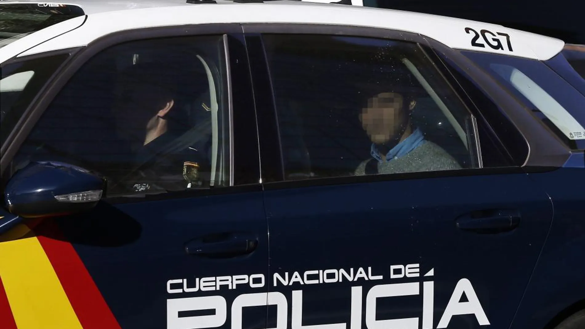 Imagen en el interior de un vehículo policial de Alfonso Cabezuelo, militar de la UME, uno de los acusados