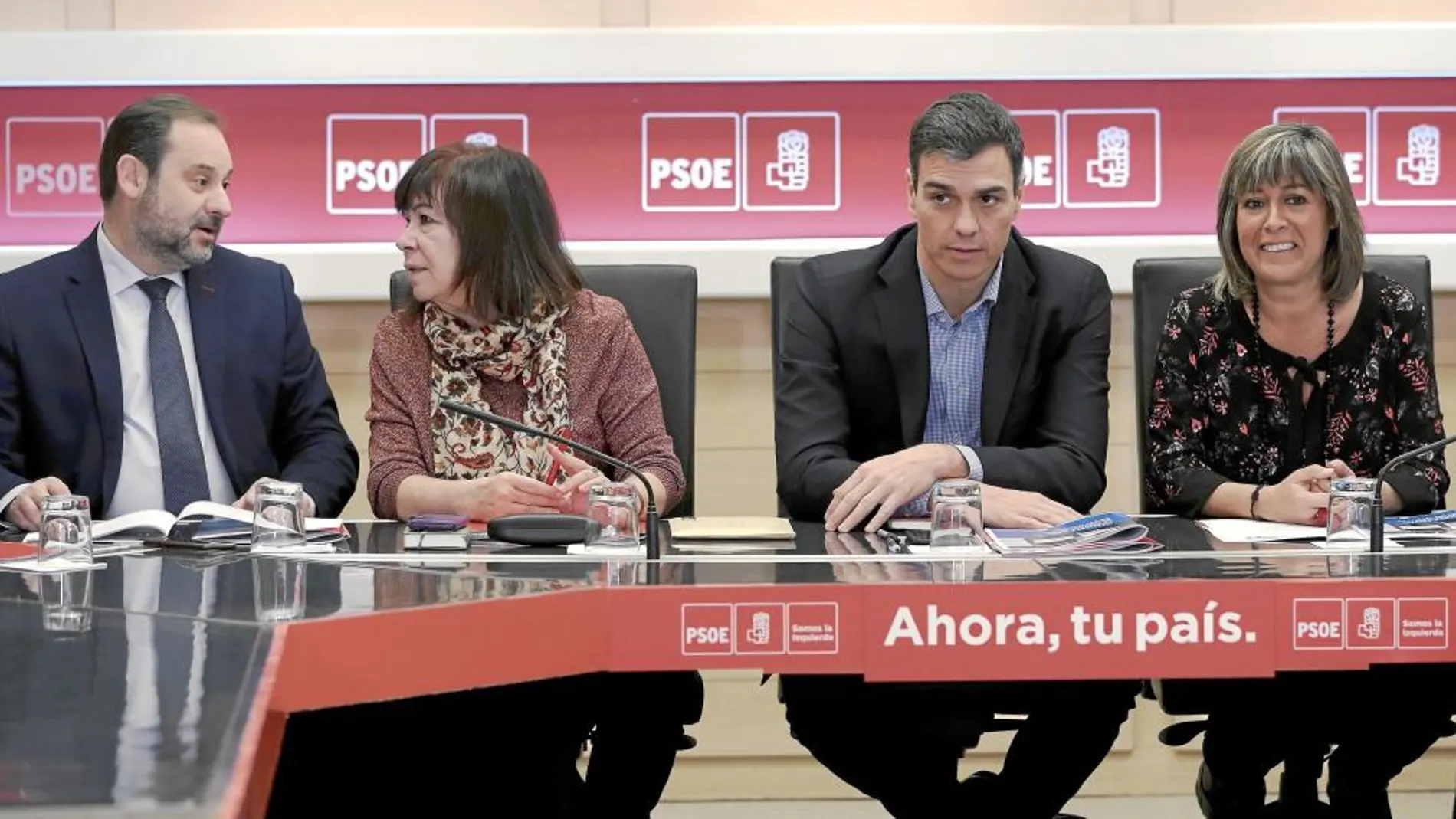 Ábalos, Carmona, Sánchez y la alcaldesa de L’Hospitalet, Nuria Marín, durante la ejecutiva del PSOE, ayer, en Madrid