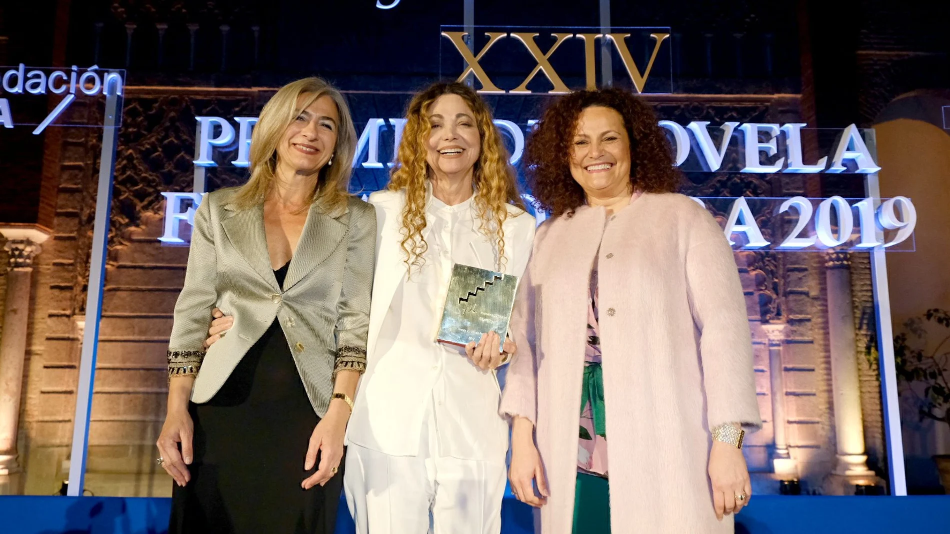 Fallo del XXIV Premio Fernando Lara, recaído en la escritora Ángela Becerra / Foto: La Razón