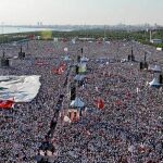 Multitudinaria concentración de la oposición turca, ayer en Estambul