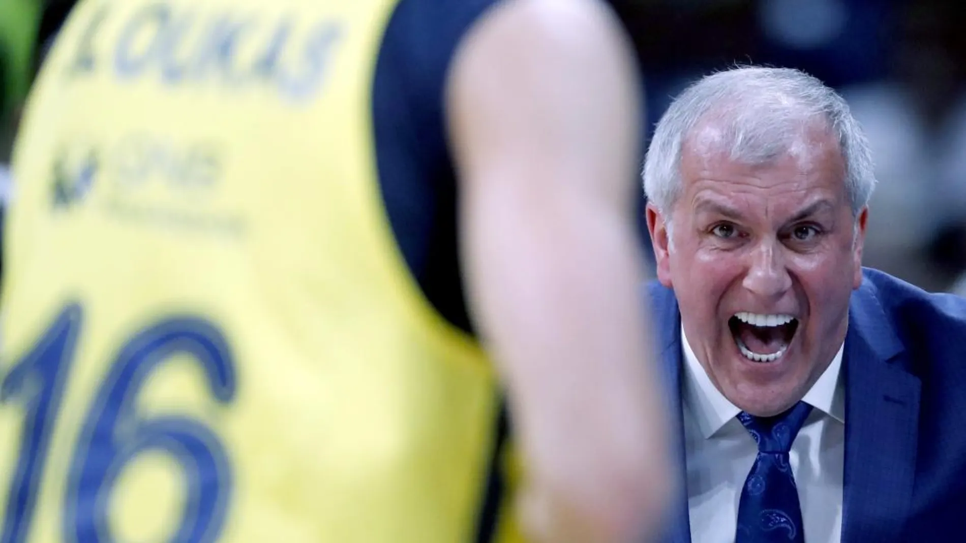 El entrenador del Fenerbahce Dogus Istambul Zelijko Obradovicen la primera semifinal de la Final Four de la EuroLiga/Foto: Efe