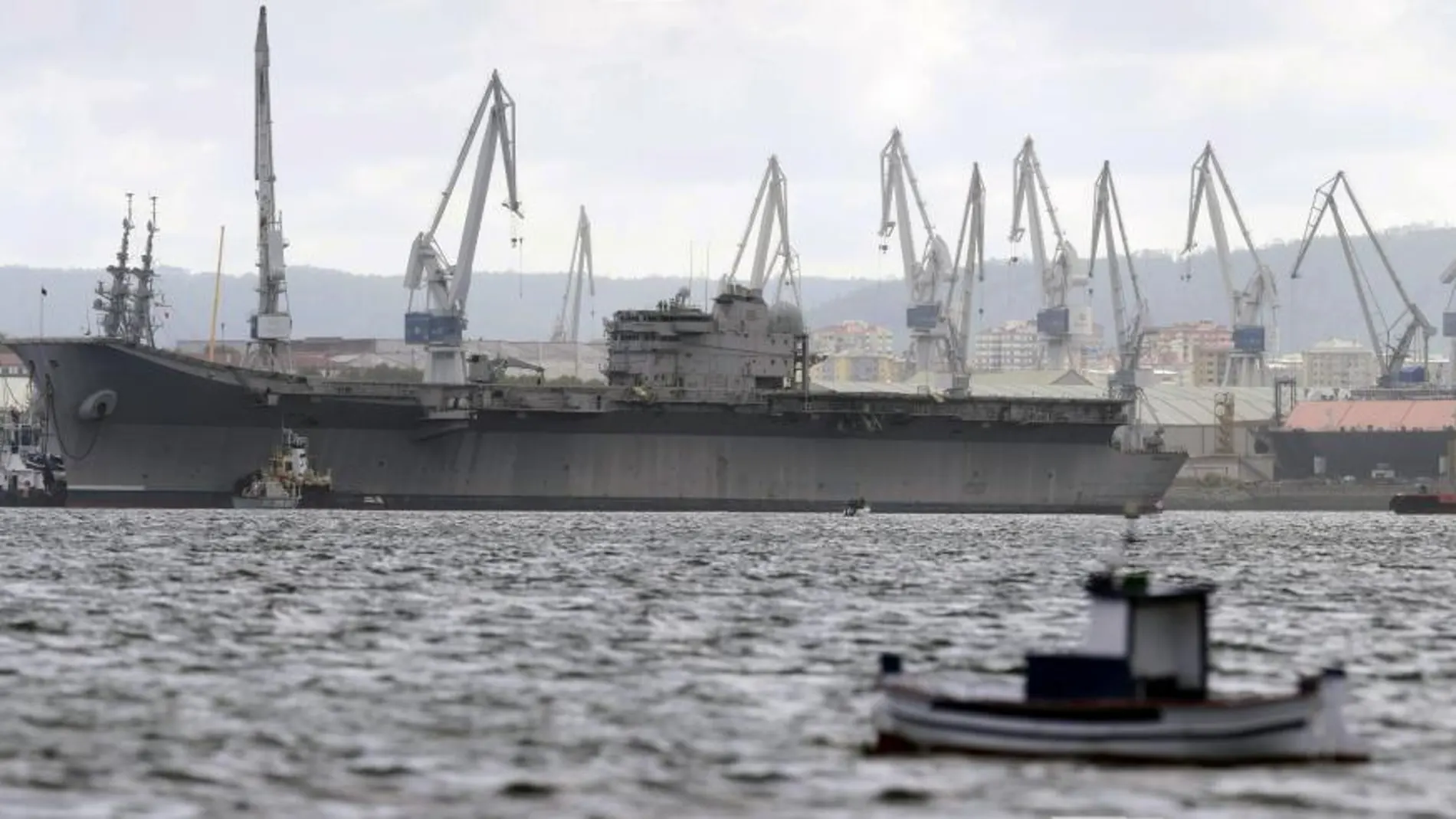 El portaviones 'Príncipe de Asturias' abandonaba hoy el astillero Navantia Ferrol
