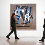Arlequín y mujer con collar», un Picasso cubista de grandes dimensiones en la muestra.