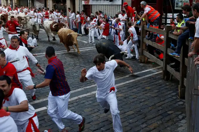 Tres heridos por asta de toro en el primer encierro de los sanfermines Tres heridos por asta de toro en el primer encierro de los sanfermines